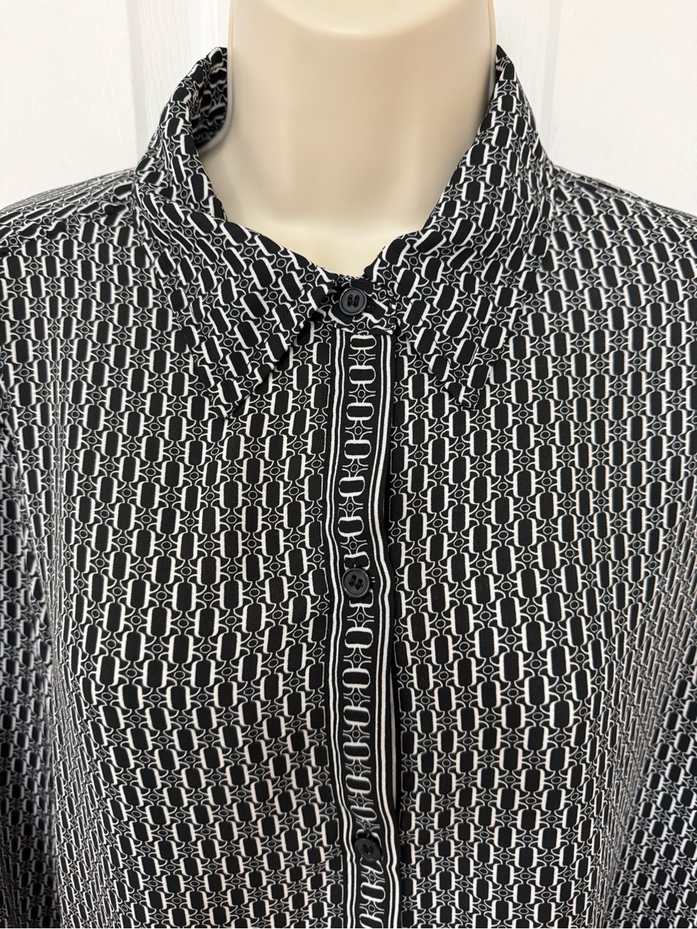 Max Studio London Geometric Print Button Front Blouse 1X Black White Relaxed - Picture 5 of 14